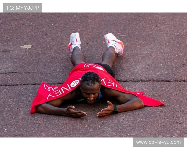 伦敦马拉松纯跑者打破历史纪录，现场气氛热烈，2020年伦敦马拉松全程视频